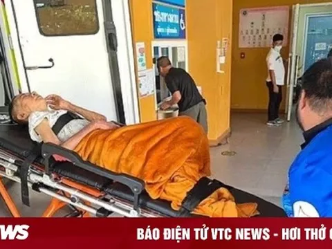 Người phụ nữ gõ nắp quan tài ngay trước khi hỏa táng