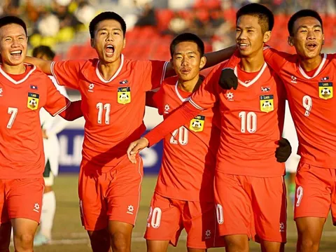 Tuyển Lào tiếp đà thăng hoa, thắng 3 trận liền ở giải châu Á, ganh đua quyết liệt ngôi đầu bảng