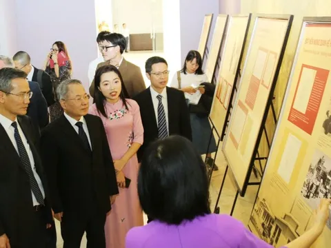 Triển lãm tài liệu lưu trữ minh chứng tình hữu nghị Việt Nam - Trung Quốc