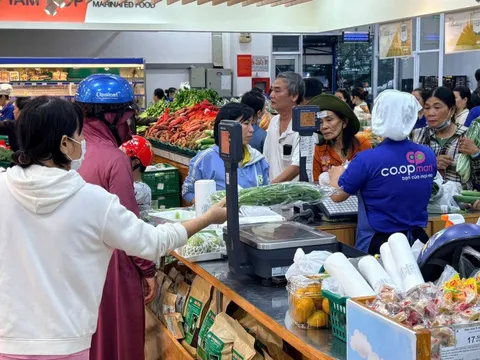 Saigon Co.op tung gói trợ giá, bán hàng không lợi nhuận cùng bà con tái thiết cuộc sống sau lũ