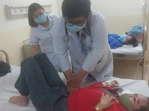 60 người nghi ngộ độc thực phẩm sau bữa trưa