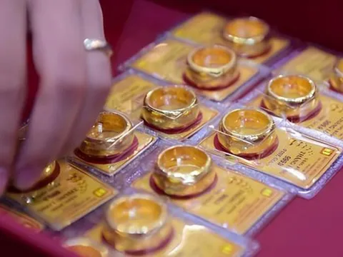 Giá vàng tăng mạnh, người dân ồ ạt mua vàng, nhiều chuyên gia dự báo kịch bản "quay xe" tuần tới?