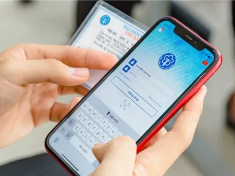 Hàng triệu người tại TP.HCM được miễn phí BHYT 100%: Người dân có cần làm thủ tục đổi thẻ?