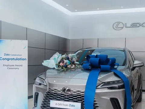 Một công ty thưởng xe Lexus cuối năm cho nhân viên