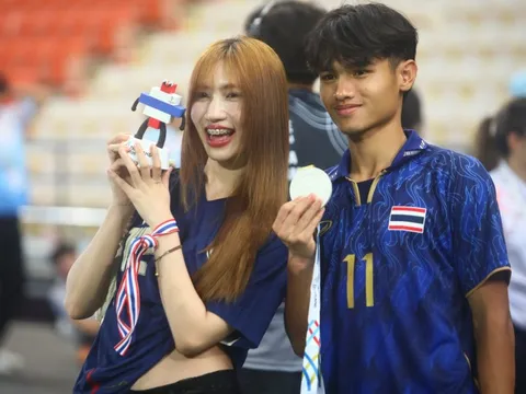 Cầu thủ Thái Lan cười tươi như hoa, vui vẻ chấp nhận mất HCV vì U22 Việt Nam quá hay