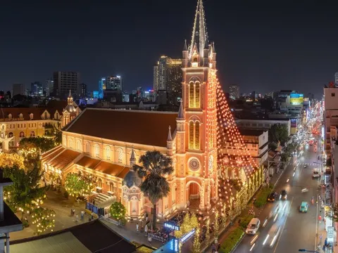 Ngắm loạt nhà thờ lung linh, điểm check-in ‘siêu hot’ mùa Giáng sinh năm nay