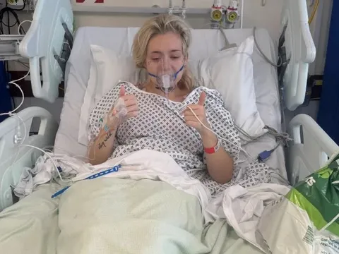 Nữ nhân viên kinh doanh mắc ung thư phổi ở tuổi 21, cầu xin mọi người: “Đừng mắc sai lầm giống tôi”