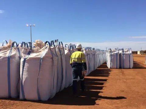 Nga, Lào đua nhau đưa một mặt hàng giá rẻ vào Việt Nam: Chi hơn 2 tỷ USD mua hàng, nước ta tiêu thụ hơn 10 triệu tấn mỗi năm