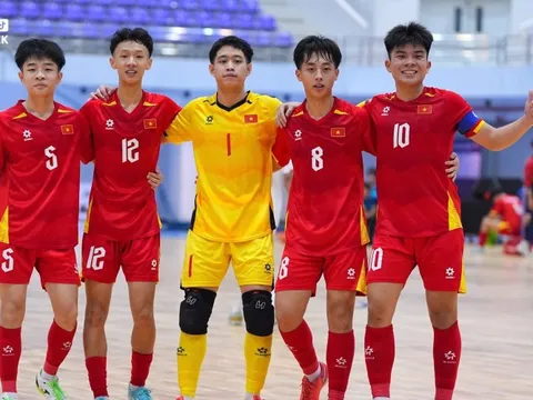 Giải Đông Nam Á: Tuyển Việt Nam lội ngược dòng nhờ mưa bàn thắng, sáng cửa vào chung kết