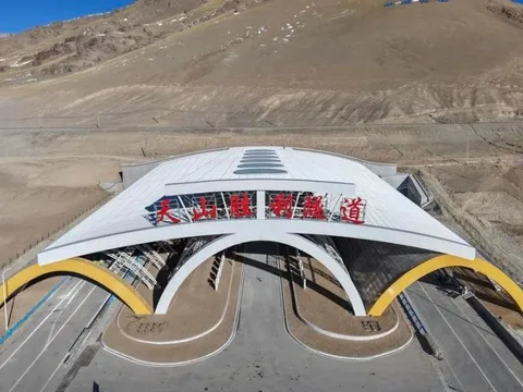 Khoan xuyên núi hơn 22 km, Trung Quốc sắp thông xe đường hầm cao tốc dài nhất thế giới