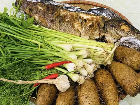 Canh cá quả củ từ, rau cần nóng hổi: Món độc lạ xứ Bắc