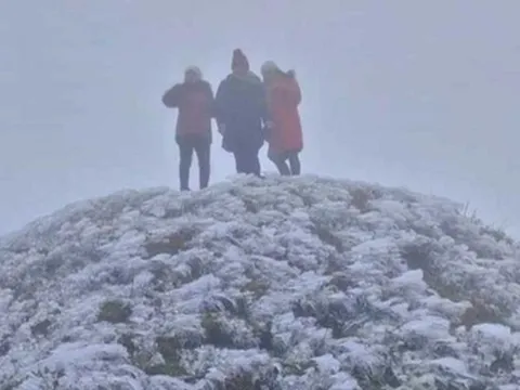 Dự báo thời tiết 27/12: Đợt không khí lạnh "lạ thường" khiến miền Bắc rét buốt kéo dài bao lâu?