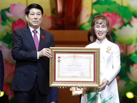 Nữ tỷ phú USD đầu tiên của Việt Nam vừa được Chủ tịch nước trao tặng phần thưởng cao quý