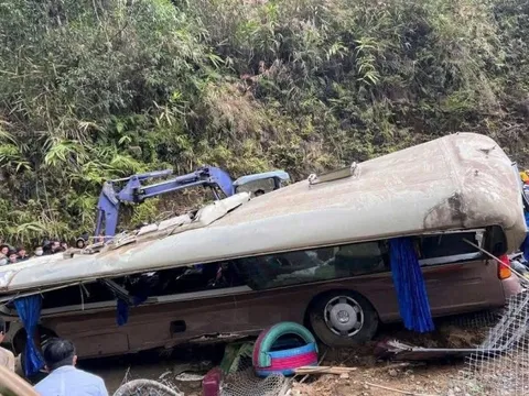 Vụ lật xe chở đoàn giáo viên đi từ thiện khiến 9 người tử vong: Hầu hết nạn nhân sống tại Hà Nội