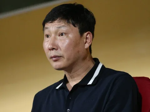 HLV Kim Sang-sik gây tranh cãi vì không bầu Hoàng Đức cho ngôi vị Quả Bóng Vàng Việt Nam