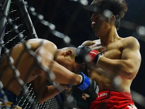 Võ sĩ của Johnny Trí Nguyễn đứng im chịu 8 đòn gối cực mạnh, bị đối thủ hạ gục