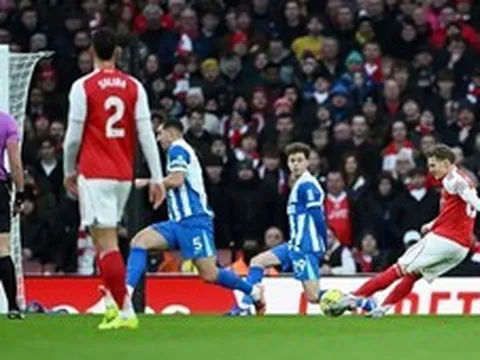 Arsenal vất vả vượt qua Brighton, Florian Wirtz tìm thấy bàn thắng ở Liverpool