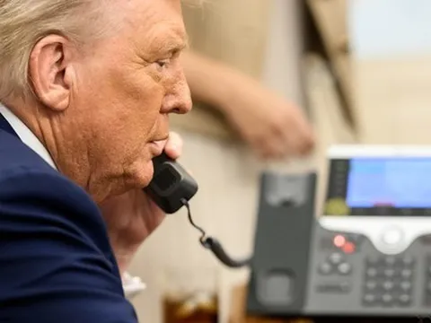 Tổng thống Mỹ Donald Trump gặp tổng thống Ukraine, điện đàm với tổng thống Nga