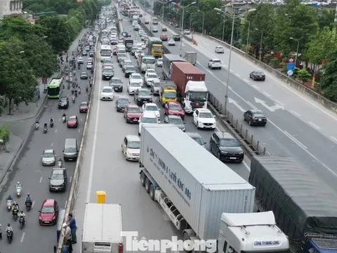 Thực trạng giao thông đường trên cao Vành đai 3 chuẩn bị cấm theo giờ đối với xe tải