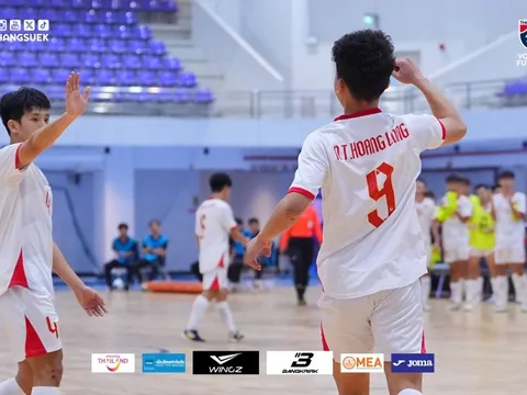 Tuyển Việt Nam hạ Malaysia nghẹt thở đúng vài giây cuối, đoạt danh hiệu ở Thái Lan