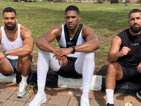 'Quyền vương' thoát chết thần kỳ vẫn chịu nỗi đau xé lòng