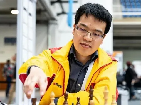 Đại kiện tướng Lê Quang Liêm đứng ngoài top 50 sau các ván đầu cờ chớp thế giới