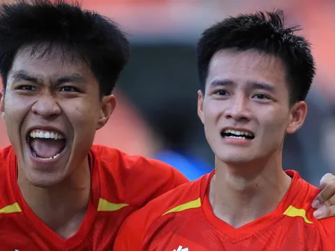 Người hùng SEA Games bất ngờ dính chấn thương nặng, HLV Kim Sang-sik mất "bài tủ" ở giải châu Á