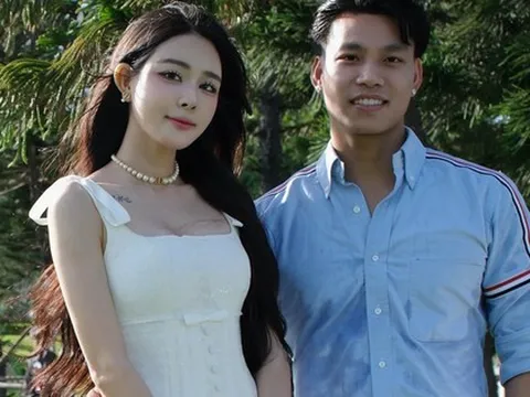 Văn Thanh chốt năm bằng "ting ting" cực khủng cho bạn gái "trâm anh thế phiệt", nàng WAG có phản ứng gây bất ngờ