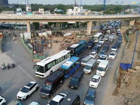 Nút giao An Phú, cửa ngõ phía Đông TPHCM... đông nghẹt trước kỳ nghỉ Tết Dương lịch