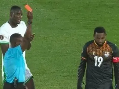 Khó tin: Một đội phải dùng 3 thủ môn trong cùng trận tại AFCON