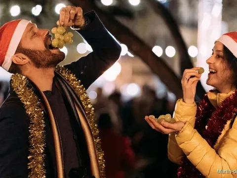 Ăn 12 quả nho và những phong tục năm mới độc lạ