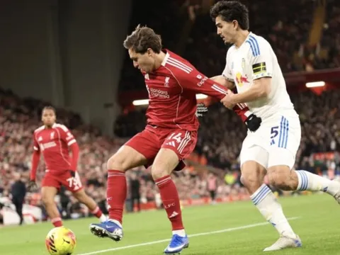 Liverpool bị Leeds United cầm hòa, cầu trường Anfield tiếc nuối