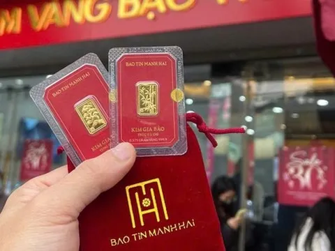 Vàng 0,1 chỉ gây "sốt" đầu năm 2026, người dân rồng rắn xếp hàng mua lấy lộc