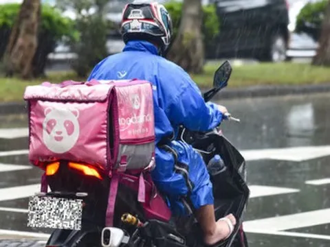 Shipper bị đánh giá 1 sao, cách phản ứng khiến tất cả bật khóc