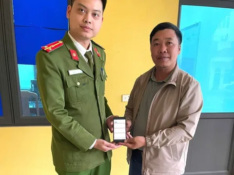 Sau khi 1 người đàn ông đến VietinBank chuyển khoản 700 triệu đồng cho thanh niên SN 2003, công an và ngân hàng phải vào cuộc gấp