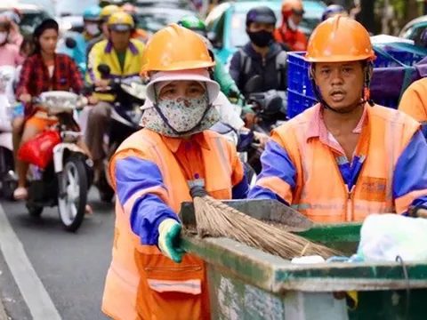 Đi làm ngày đầu năm: Người nhận vàng 9999, kẻ hưởng lương gần 500%