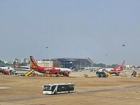 Máy bay mới liên tục về Việt Nam, giá vé Tết có hạ?