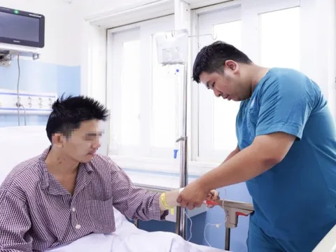 Nam nhân viên văn phòng ngừng tim khi đang chơi cầu lông