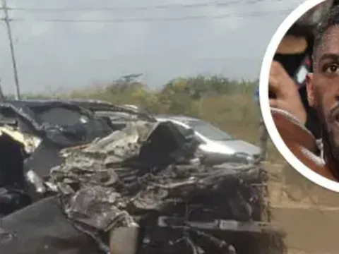 Trùng hợp rợn người: Võ sĩ triệu phú thoát chết vì đổi chỗ ngồi chỉ vài phút trước tai nạn, người thế chỗ tử vong