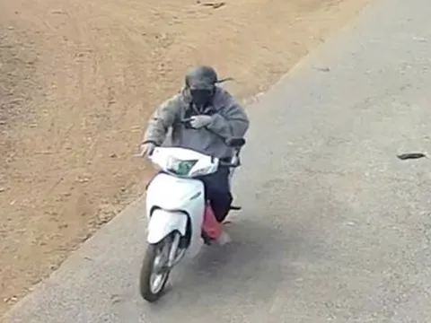 Chủ tiệm vàng kể khoảnh khắc kẻ cướp giật vàng trong chớp mắt