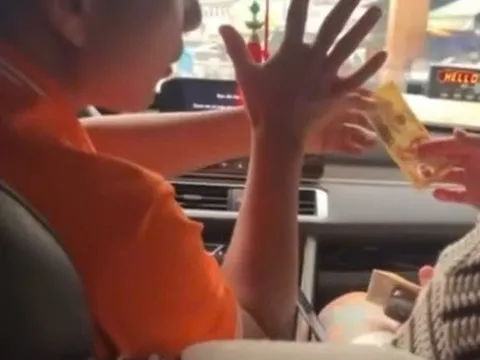 Tài xế taxi ở Nha Trang nghi "ảo thuật" tráo tiền, lừa du khách nước ngoài