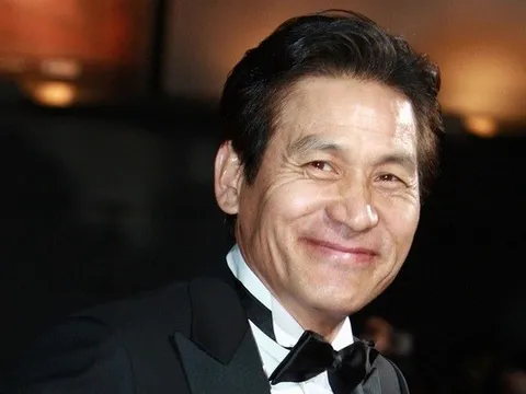 Diễn viên kỳ cựu Ahn Sung Ki qua đời sau biến cố sức khỏe nghiêm trọng