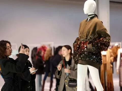 Các thương hiệu xa xỉ toàn cầu "chìm" trong cơn lốc giảm giá