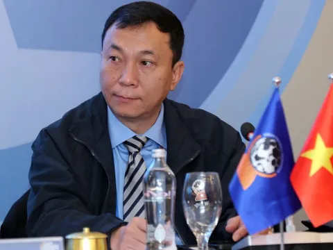 Chủ tịch VFF vào phòng thay đồ chúc mừng U23 Việt Nam: "Thắng rồi nhưng hãy giữ tập trung"