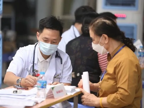 Chính thức: Từ nay người dân đi khám bệnh không cần xuất trình sổ giấy