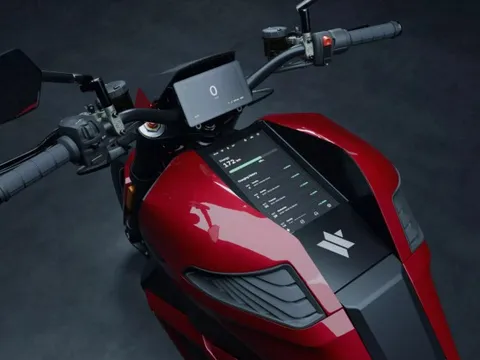 Lộ diện xe máy điện dùng pin thể rắn đầy pin đi 600km, 10 phút sạc đi 300km: Của hãng nào, giá bao nhiêu?