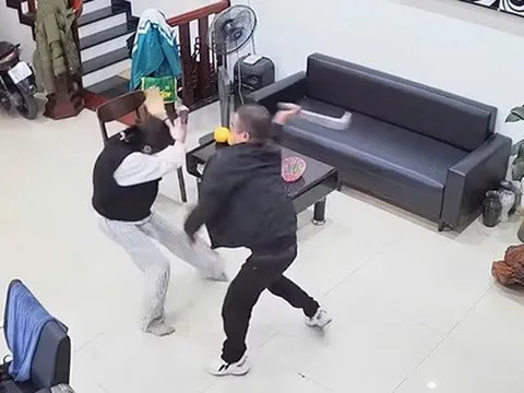 Hé lộ nguyên nhân chồng dùng dao truy sát vợ, con gái tại quán cắt tóc