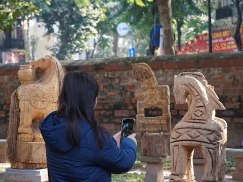 Không bao giờ tìm thấy hai bức tượng dân gian Tây Nguyên giống nhau